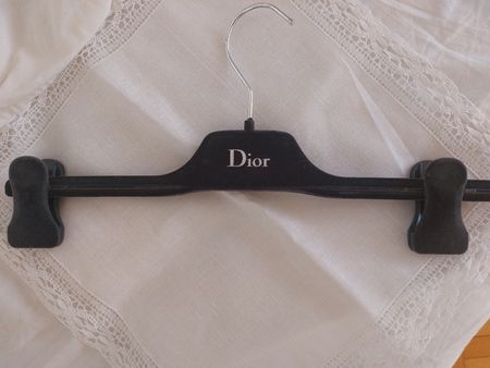Original Dior Samt-Kleiderbügel vom Boutique Bahnhofstr. ZH