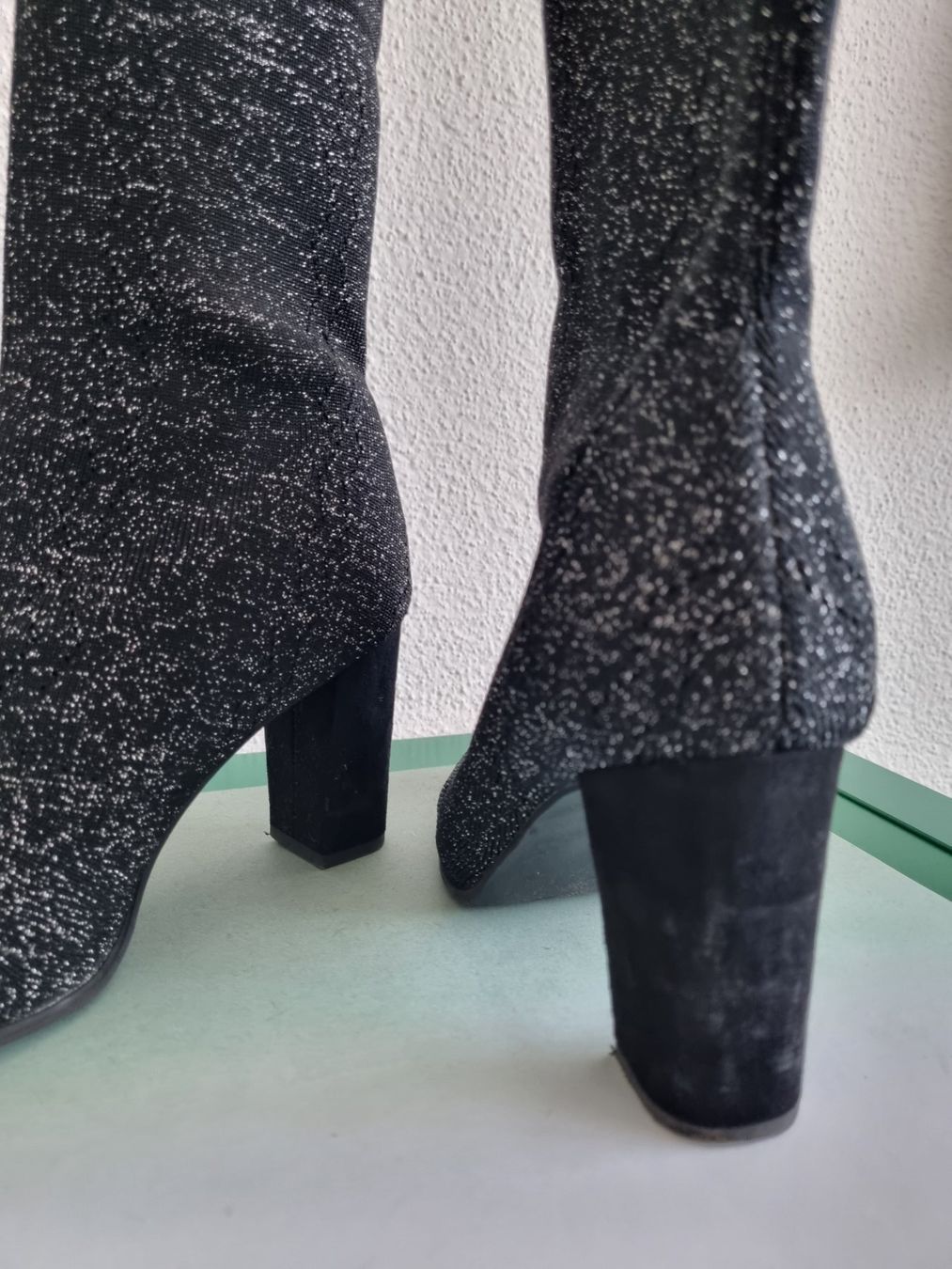 Dosenbach Scarpe da donna: Stiefelette Gr. 37 Elastischer Stoff schwarz-silber – Nuovo (secondo la descrizione) da Zofingen venduto da Felpa 1