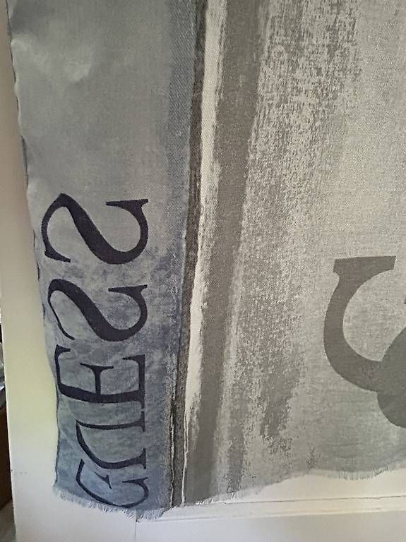 Foulards & écharpes: Guess Foulard – Neuf avec emballage d'origine à Basel par rit_l8k7