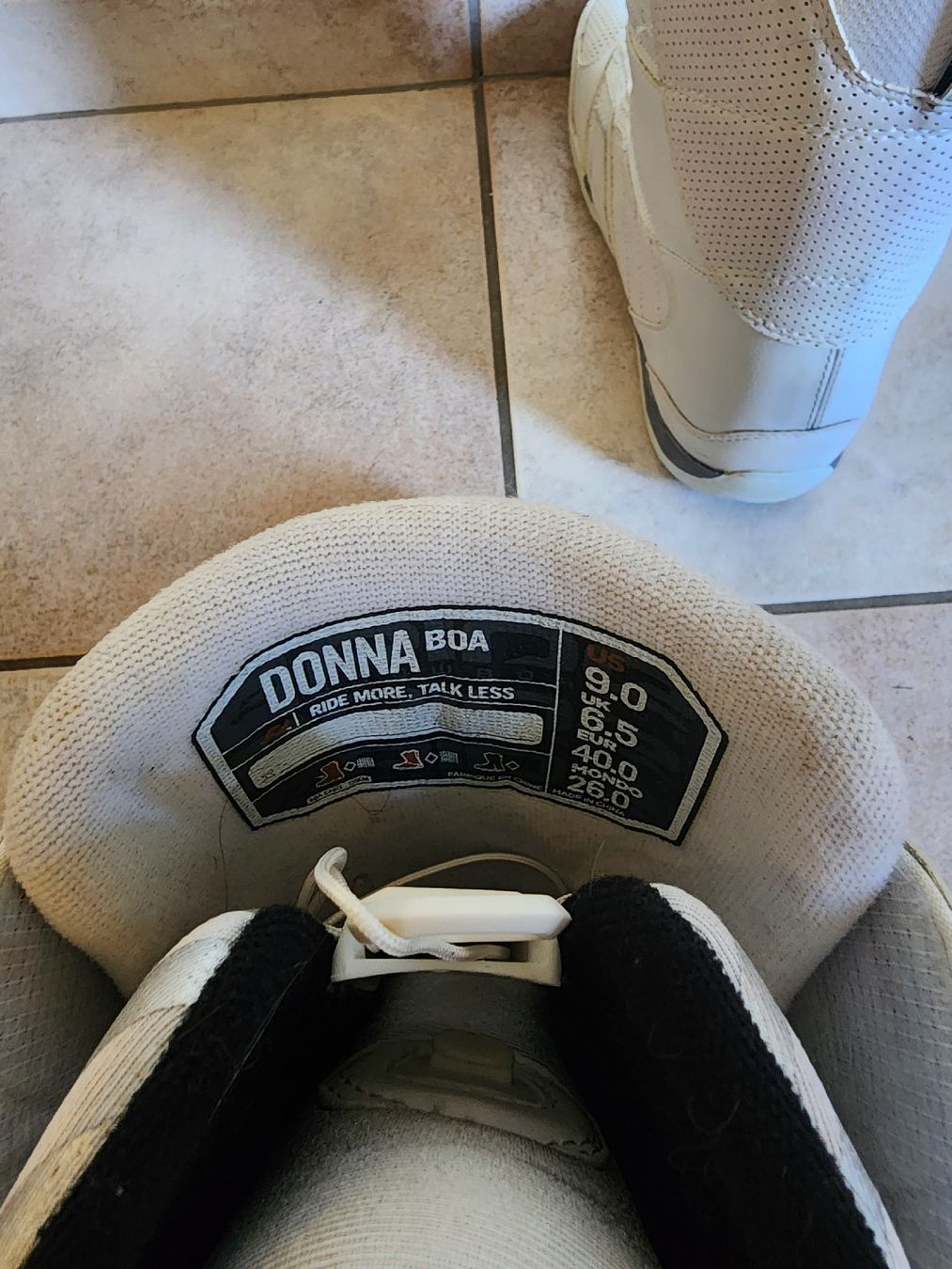 Scarpe da donna: Snowboardboot DONNA Damen Weiss Grösse 40  – Usato da Berneck venduto da erato6 3
