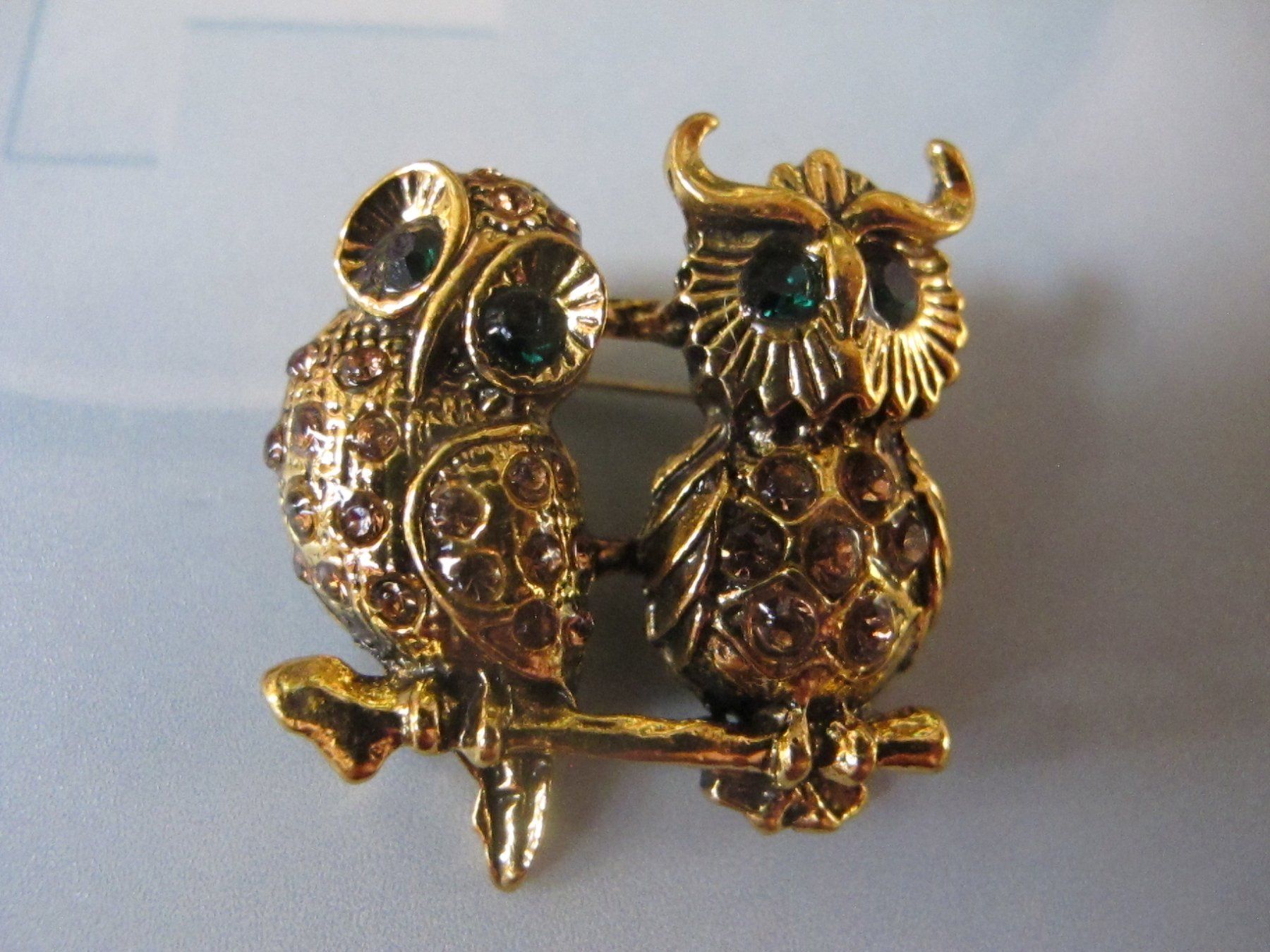 Spille & Fermagli: Eule Brosche, goldfarben mit Strass, Top Zustand! – Nuovo (secondo la descrizione) da Löhningen venduto da Chimae67 1