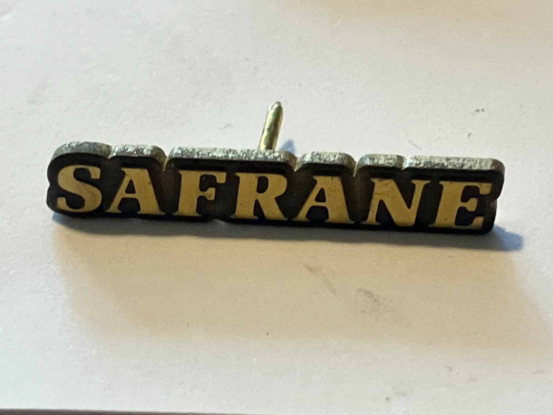 Plaquettes & Badges: 1 Pin Safrane – D'occasion à Basel par djwwpp
