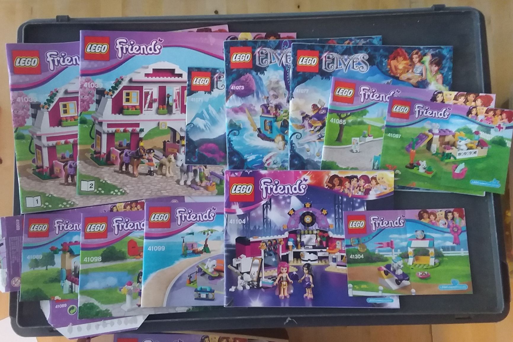 LEGO Friends Konvolut mit vielen Anleitungen in Box (Gebraucht) in ...