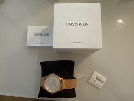 Calvin Klein Damenuhr GOLD – NEU & UNGETRAGEN – Swiss Made m