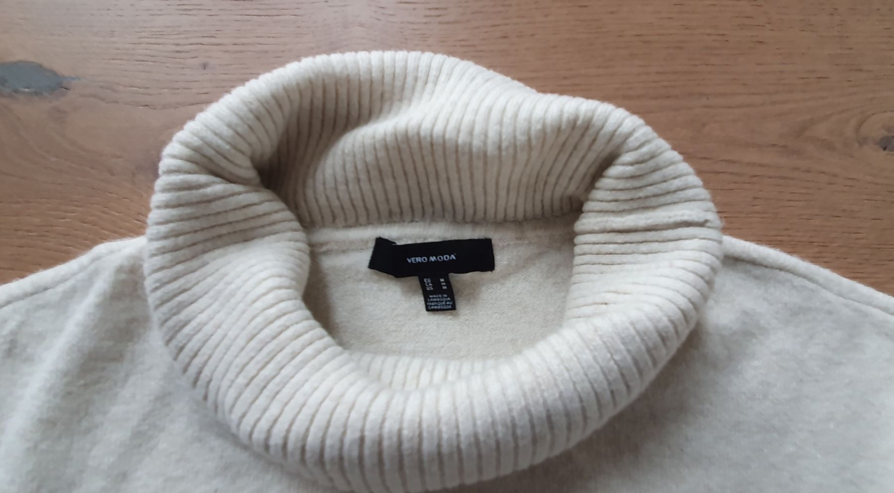 Maglioni & Felpe: Vero Moda Rollkragenpullover Crème, Gr. M – Usato da Möriken AG venduto da Katze110 1