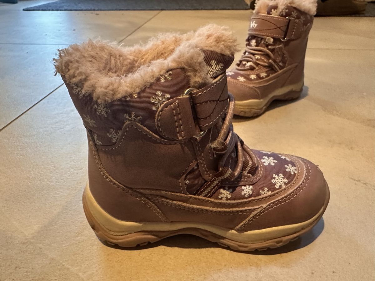 Schuhe für Mädchen: schöner Kinderschuh, gut erhalten – Gebraucht aus Wiesendangen von ec09q631 1