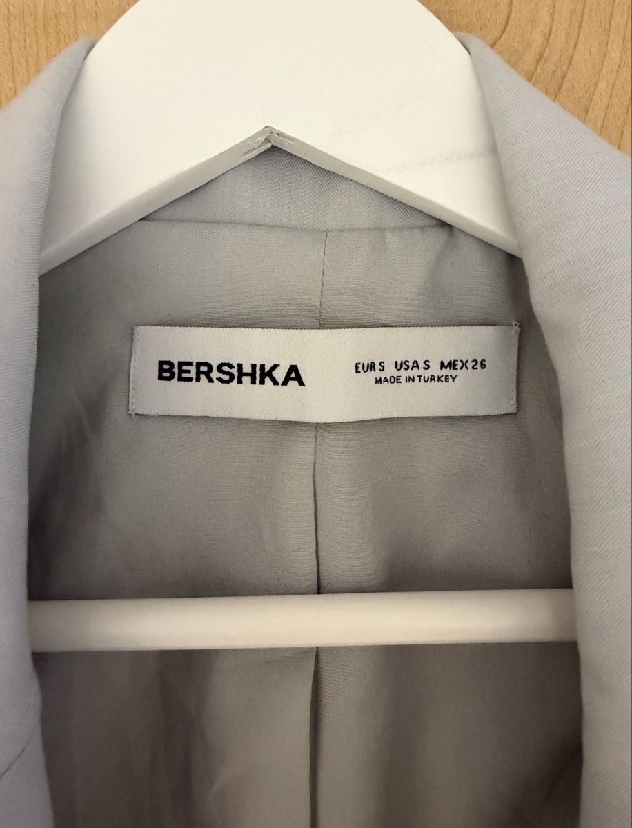 Bershka Vestes: Bershka Kurzblazer hellgrau – D'occasion à Rorschach par Tara234 3