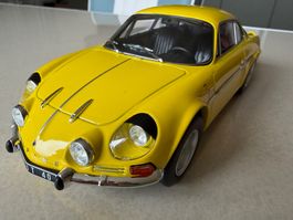 Renault Alpine A211 Modellauto 1:18