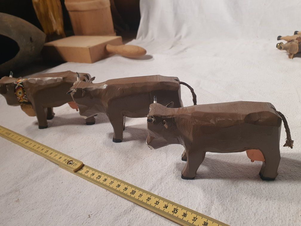 Statuette: 3 wunderschöne handgeschnitzte Kühe – Usato da Häggenschwil venduto da hae_dgp2 1