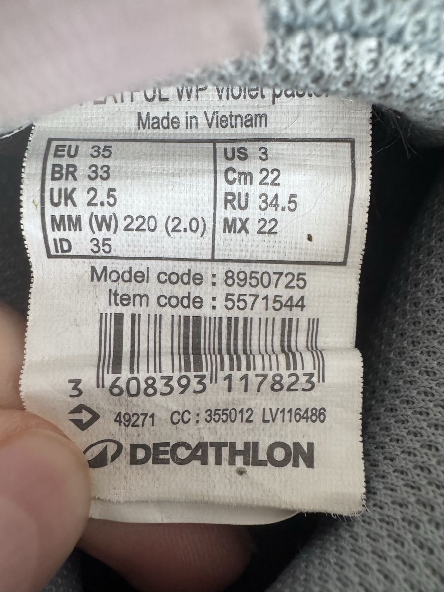 Decathlon Scarpe per ragazze: Wasserdichte Sneakers Decathlon gr.35 – Usato da Ennetbürgen venduto da ybo_fp2b 2