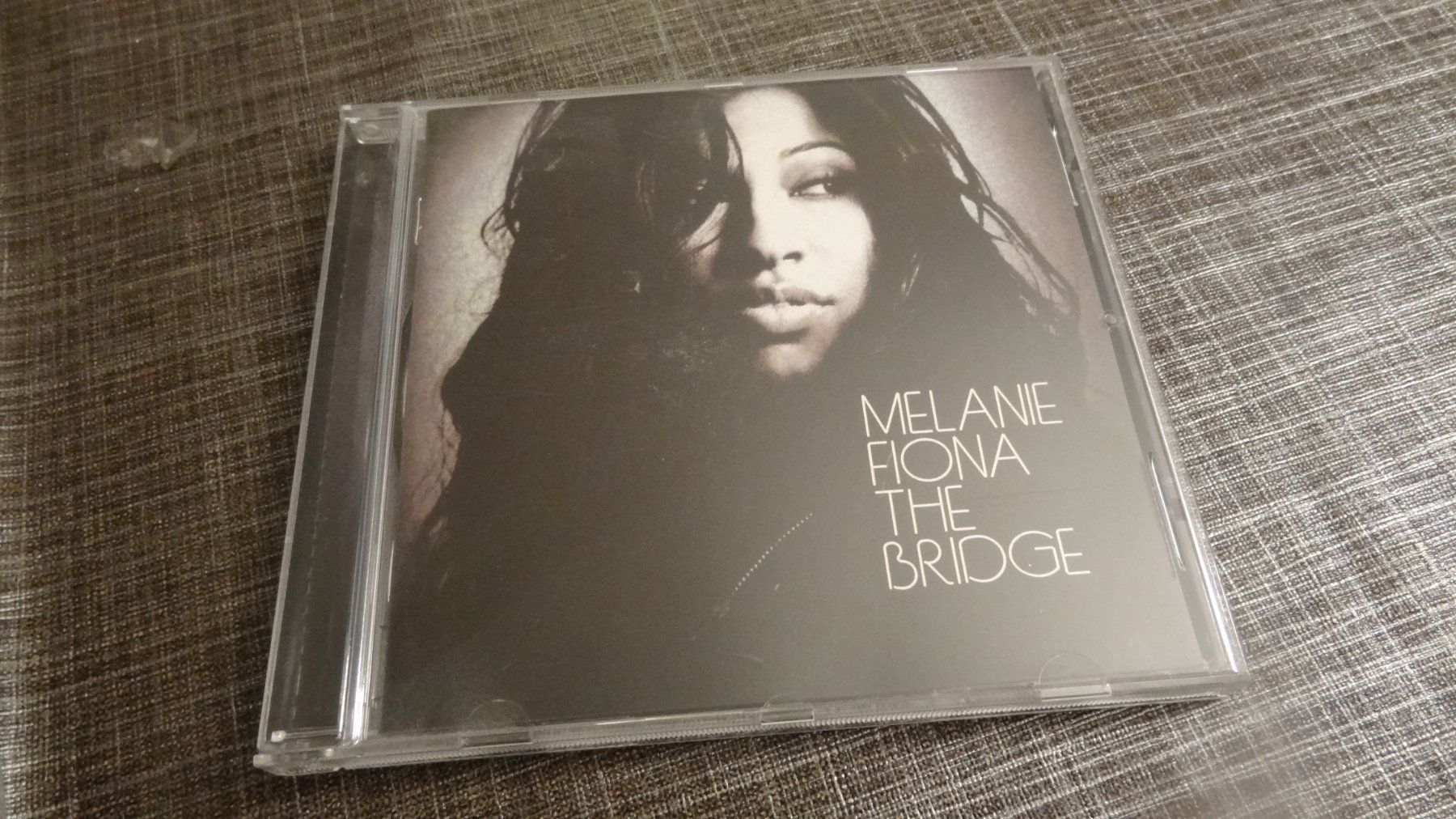 CDs: Melanie Fiona - The Bridge CD – Gebraucht aus Olten von Disc-Ausverkauf
