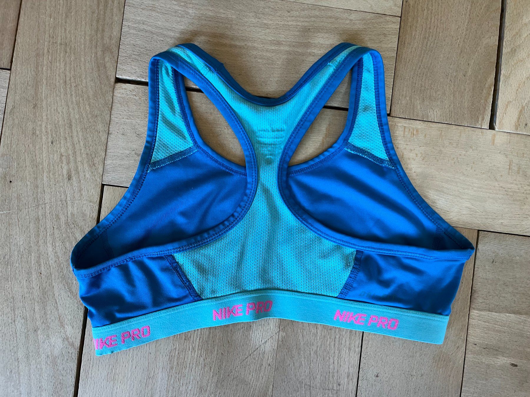 Nike Tops: NIKE PRO Sport-BH Top – Gebraucht aus Zürich von its-love 3