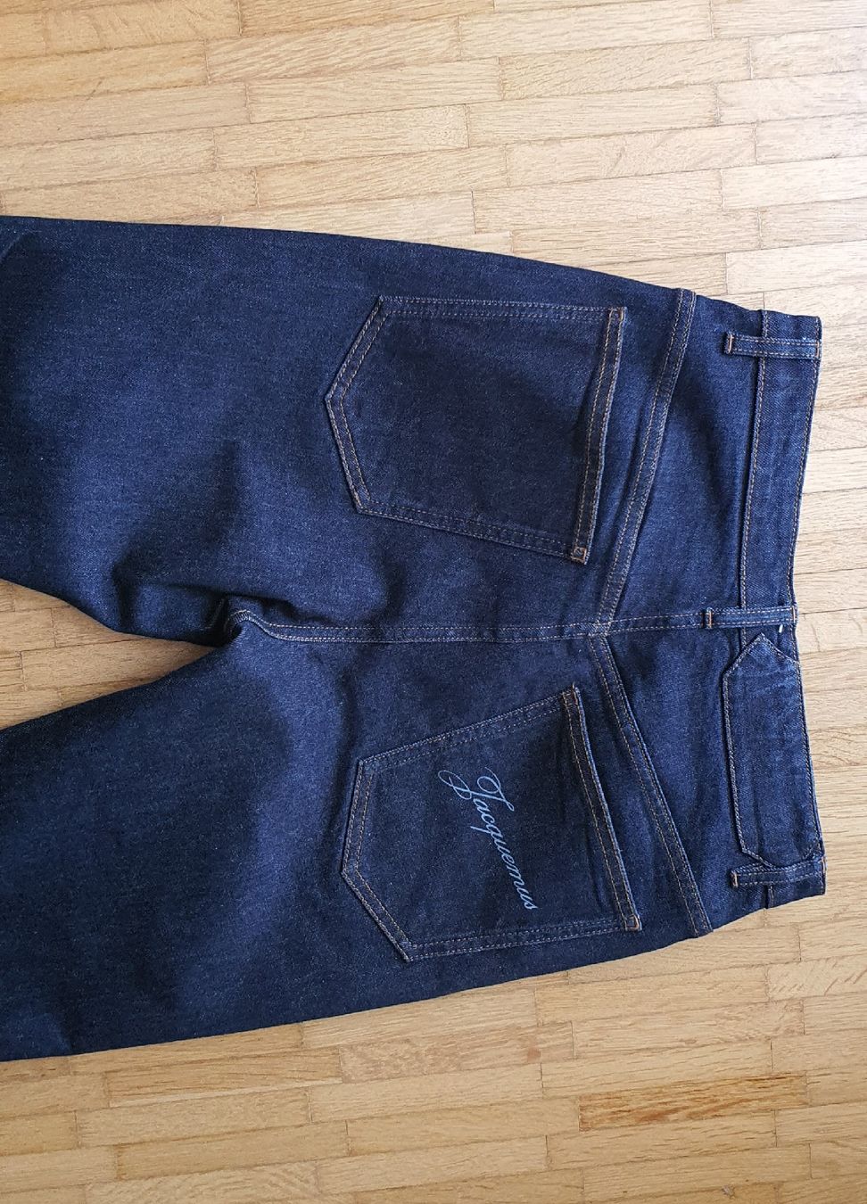 Jacquemus Jeans: Jacquemus Jeans – Nuovo e nell'imballaggio originale da Basel venduto da Kristal4 4