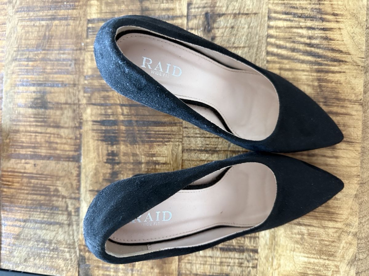 Damenschuhe: Raid Pumps schwarz Wildlederoptik  – Gebraucht aus Basel von sophiaa12