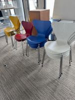 chaises Arne Jacobsen Fritz Hansen 💡