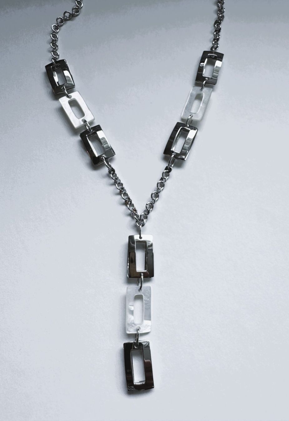 Catenine: Wunderschönes Y-Collier 18kt. Weissgold mit Perlmutt – Nuovo e nell'imballaggio originale da Hombrechtikon venduto da Harosa 2
