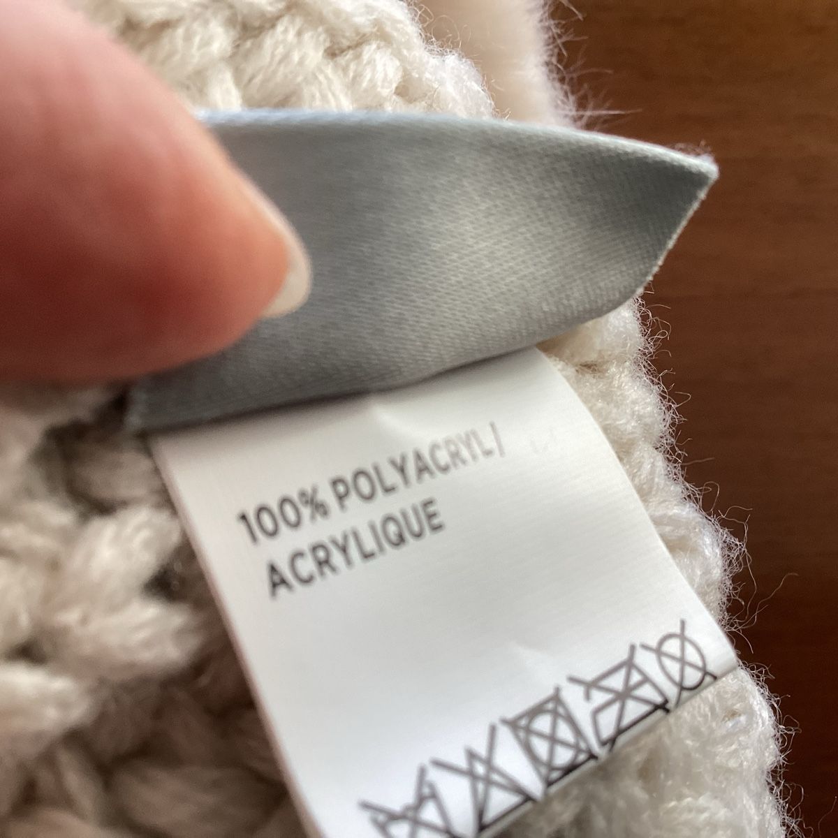 Copricapi, berretti & cappellini: Weiche Winter-Mütze mit Fellrand, One Size – Nuovo e nell'imballaggio originale da Lausanne venduto da Ulpet 2
