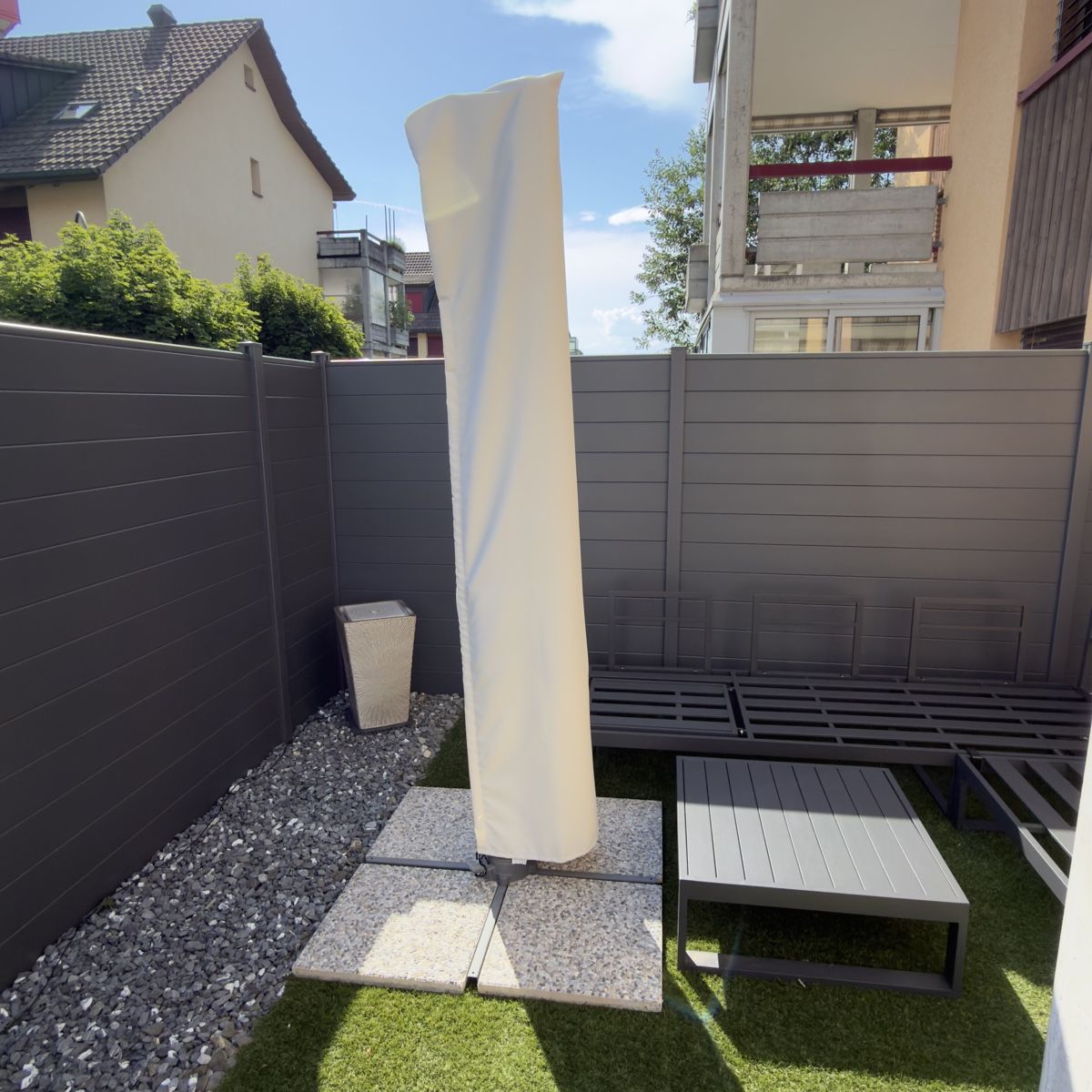 Sonnenschirme: Sonnenschirm anthrazit 250x250 mit Abdeckung – Gebraucht aus Tagelswangen von Acaillet 3