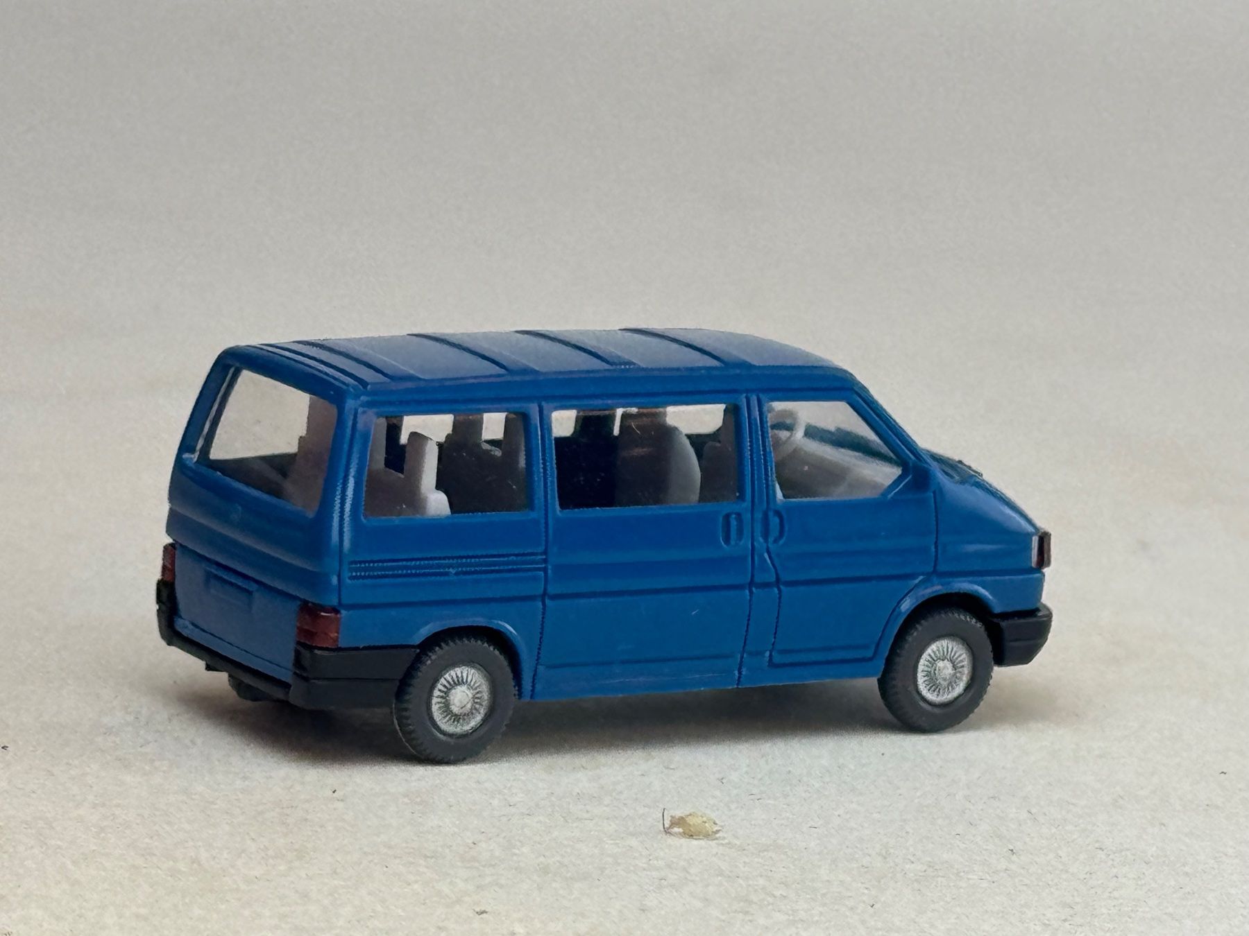 Wiking Modellini d'auto: VE1- Wiking VW T4 Bus blau – Usato da Elm venduto da Wikmtz 1