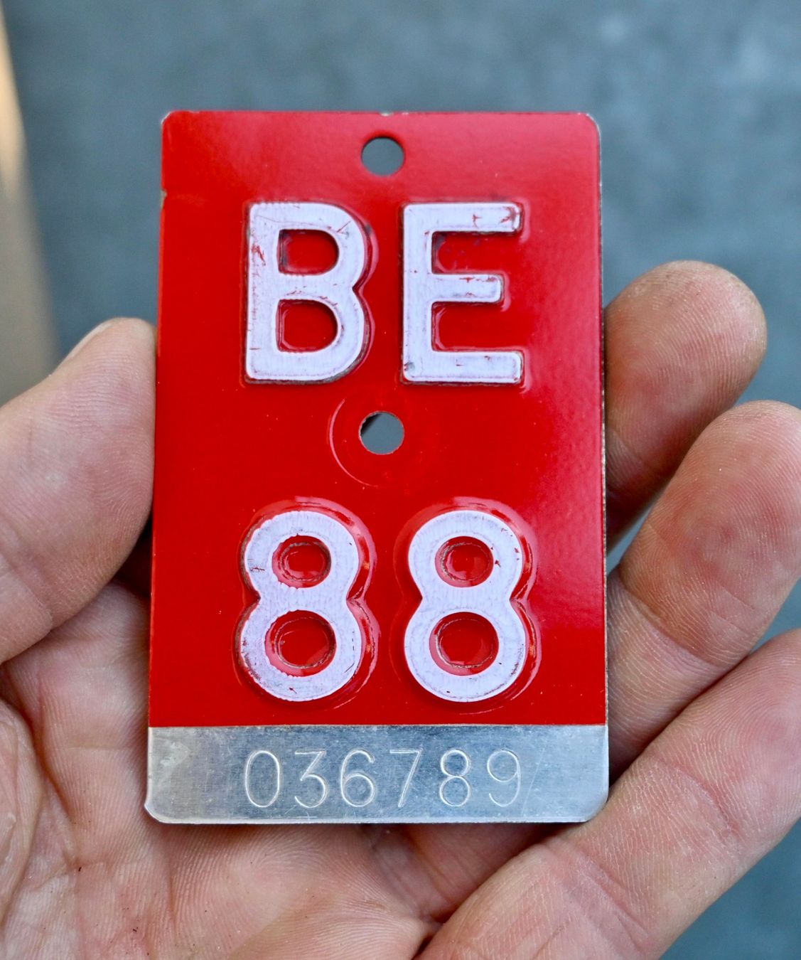Insegne: Velonummer BE von 1988 - Bern – Usato da Pfaffhausen venduto da mono_rec 1