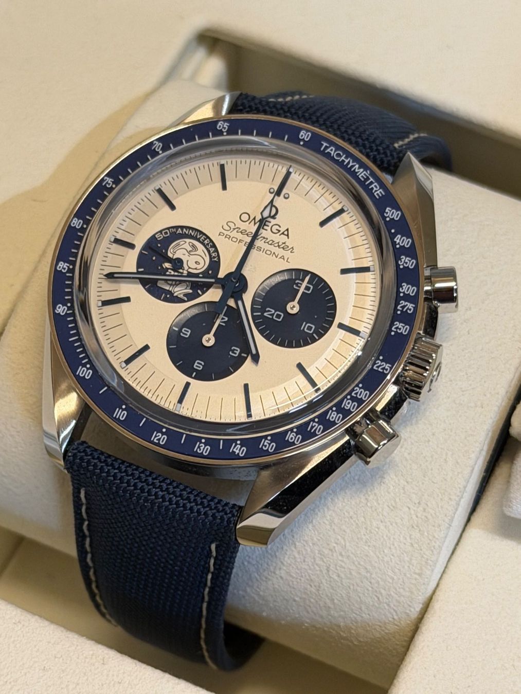 Omega Orologi: Omega Speedmaster Professional Moonwatch Silver Snoopy Award – Nuovo (secondo la descrizione) da Lyssach venduto da 991.1
