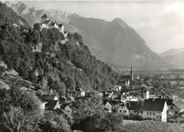 Vaduz   FL   -   Schloss mit Rappenstein und Falknis