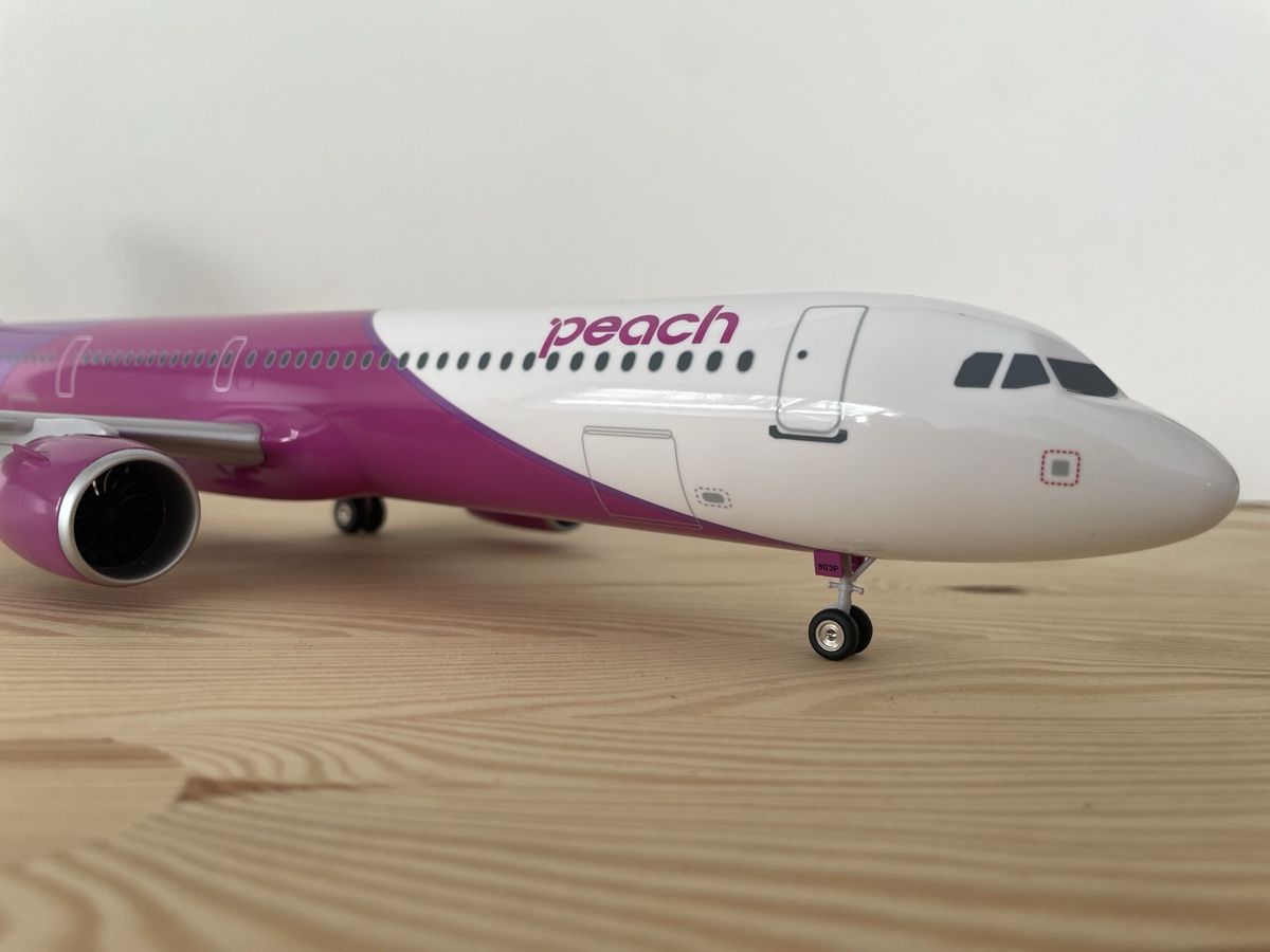 Airbus Kit di modellismo & Modellini statici: Peach A321 Neo LR 1:100 – Nuovo e nell'imballaggio originale da Hinwil venduto da Yamracer 1
