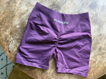 Training-Shorts POWERLETE Grösse M Damen Lila ungetragen