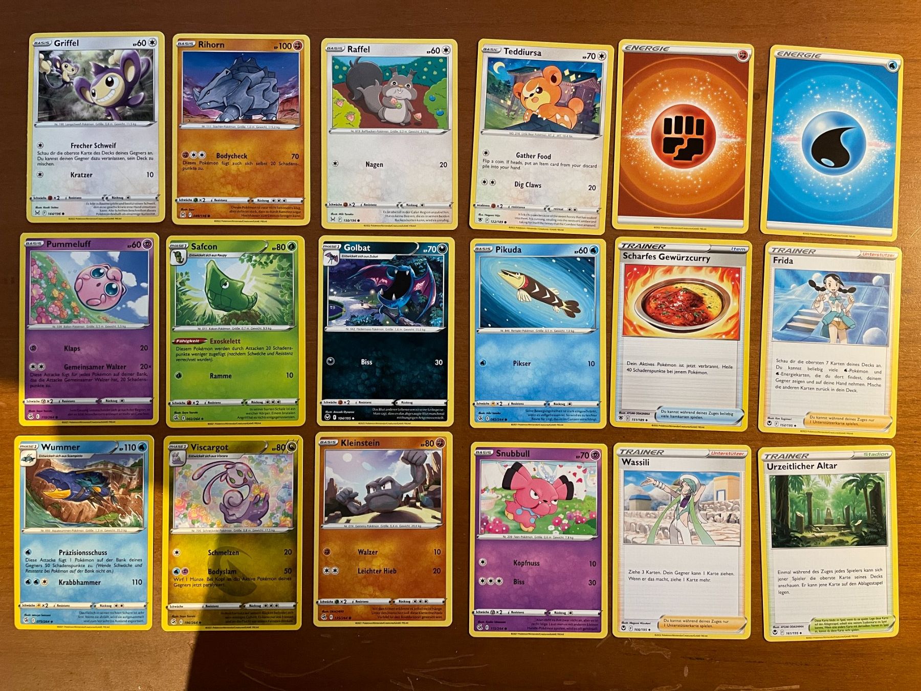 Pokémon Carte collezionabili: Pokemon Karten Set (Versand gratis) – Nuovo (secondo la descrizione) da Chur venduto da Angerson