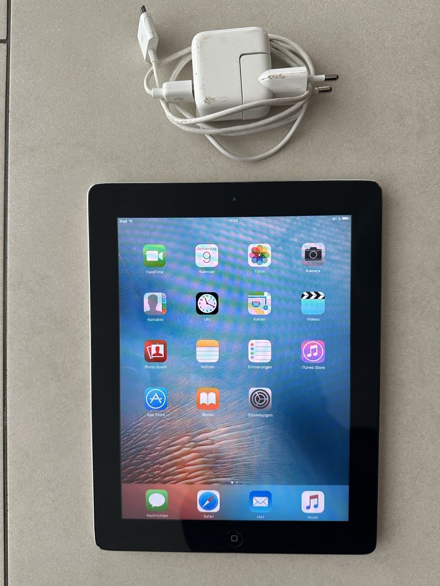 Apple Tablet PC: Apple iPad 2 Generation 32 GB – Usato da Schöftland venduto da lazer04