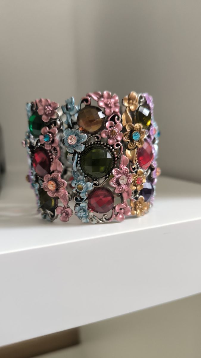 Bracelets: Bunter Blumenarmreif, elastisch – D'occasion à Seuzach par laj_p6gj 4
