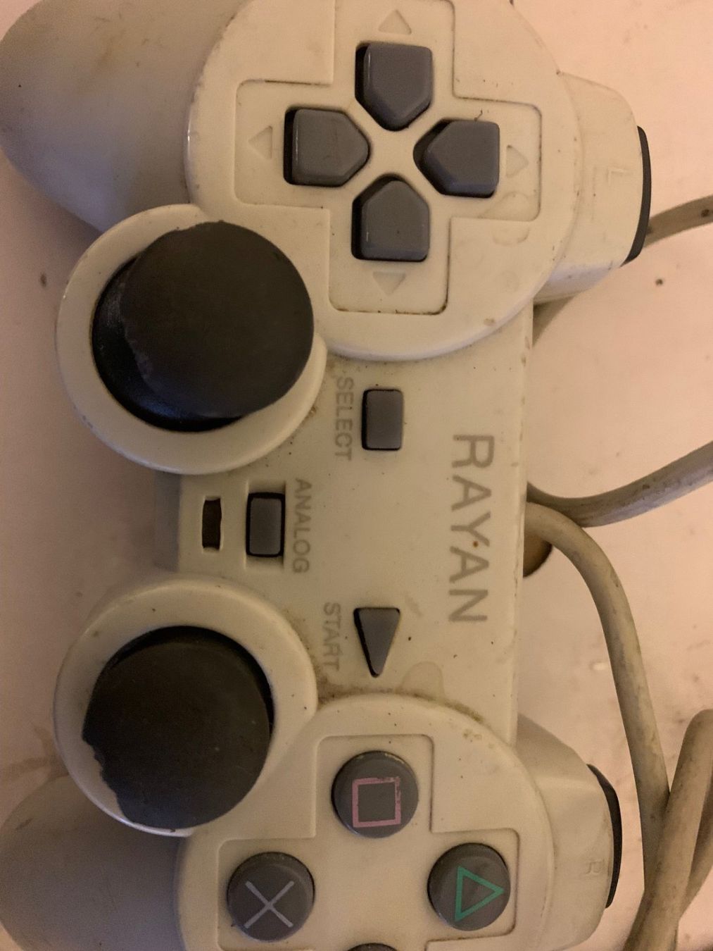 Controller: Controller Rayan PS1 weiss mit Kabel guter Zustand – Difettoso da Emmen venduto da newdeal1970 2