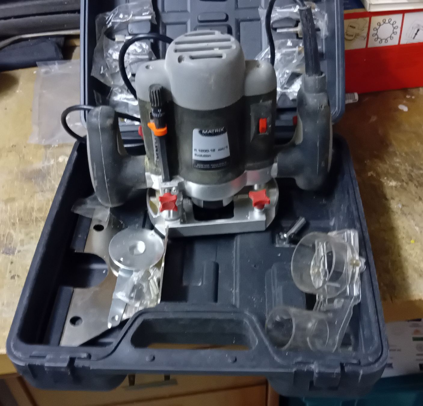 Tutte le macchine: Oberfräse MATRIX R 1200-12 set/1 Evolution 1200W mit Koffer – Usato da Möriken AG venduto da S.E.J.J. 2
