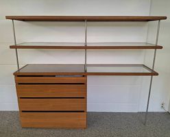 Nussbaum Möbel mit Schubladen & Glas - Schreineranfertigung