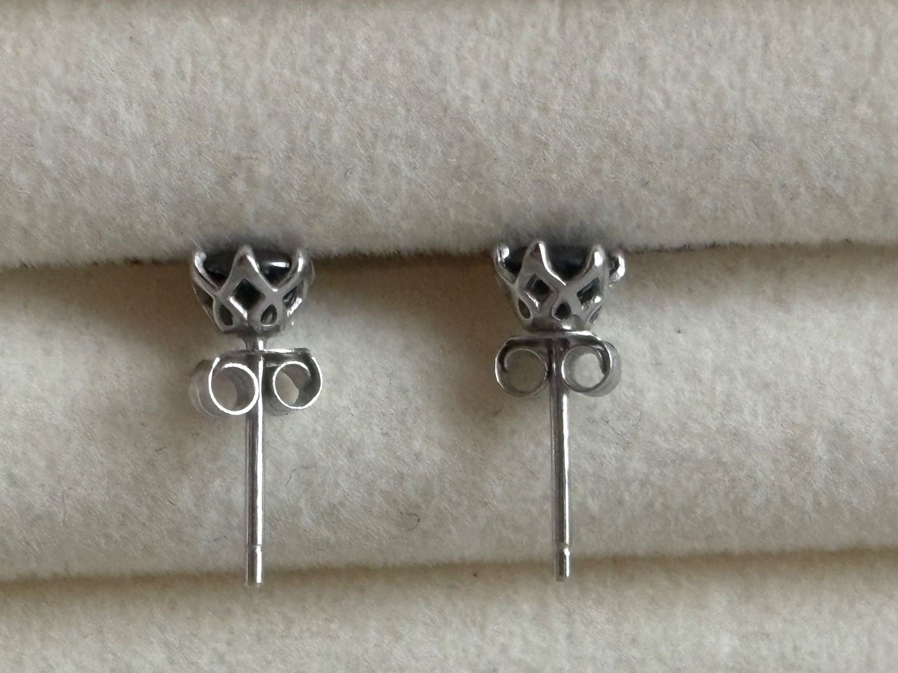 Boucles d'oreille: Luxus Elegante Ohrstecker Ohrschmuck Farbe: Silber schwarz – D'occasion à Biel-Bienne par Roserosse13 2