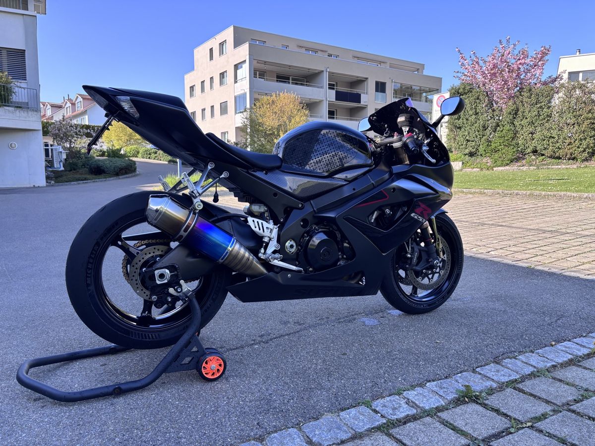 Suzuki Strada: SUZUKI GSX-R1000 K5/K6 – Usato da Rossrüti venduto da PRAG90 1
