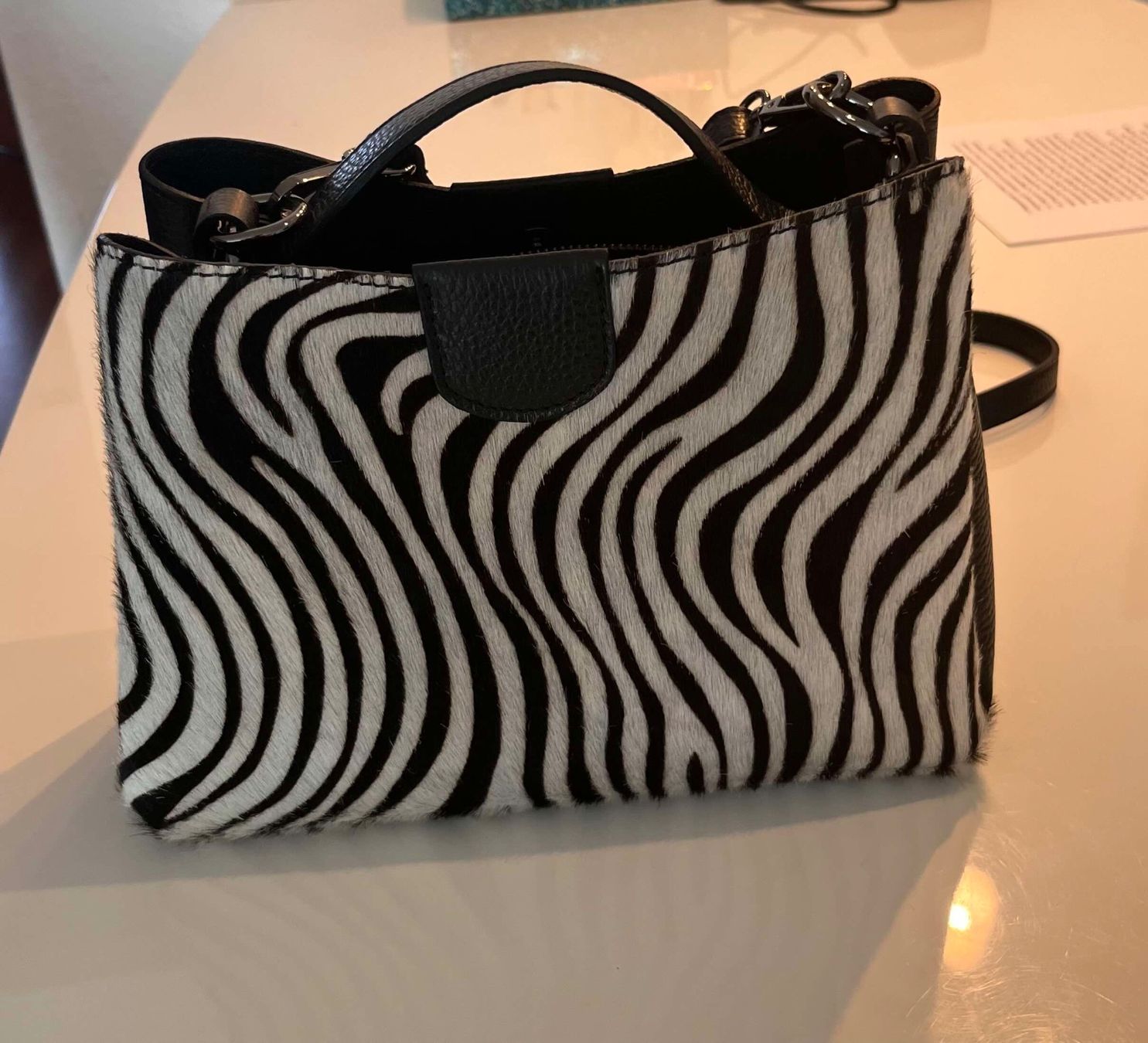 Borse da donna: Leder Handtasche Zebra Muster Damen – Nuovo (secondo la descrizione) da Zürich venduto da istvanfarkas