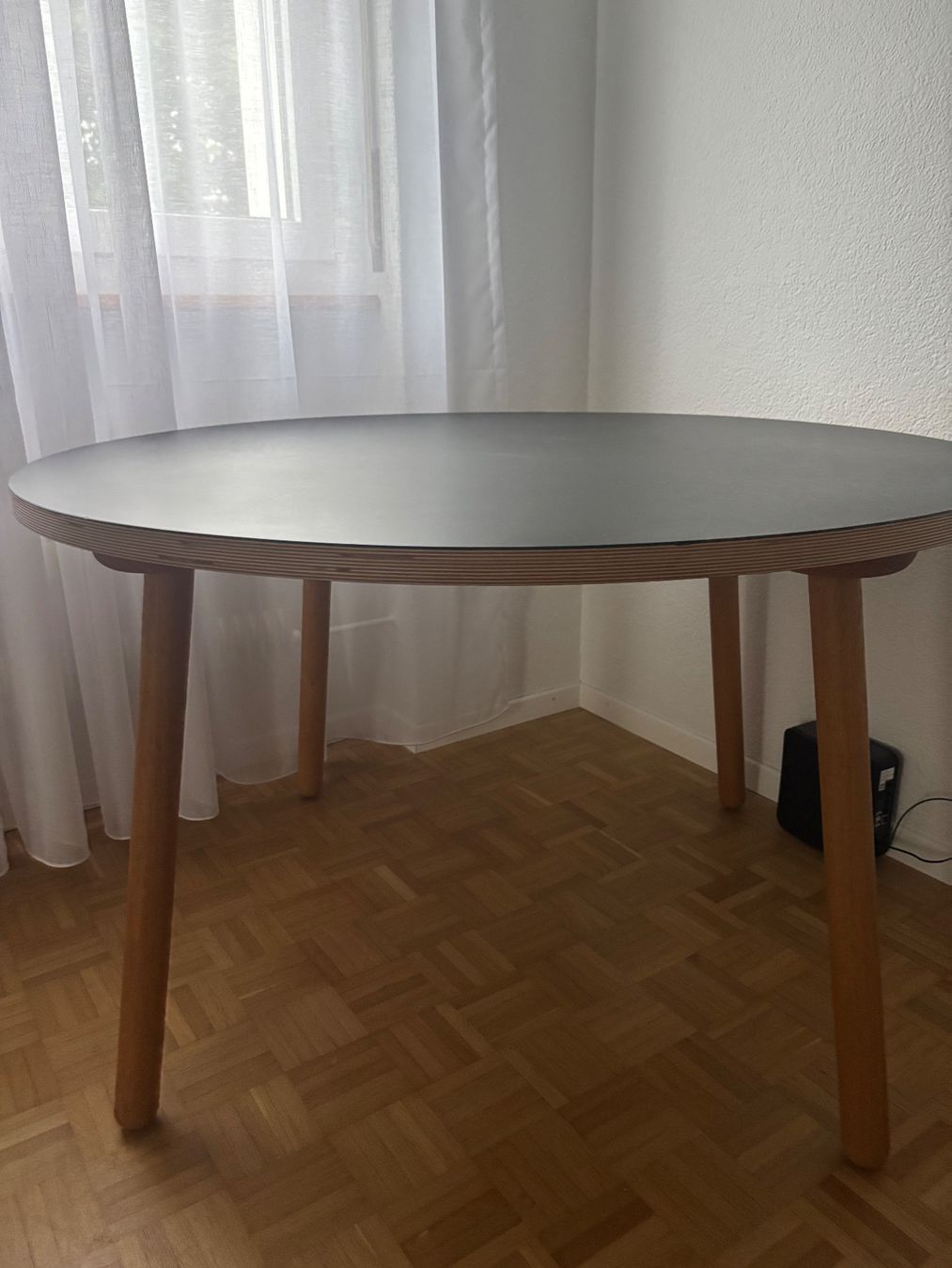 Tavoli: Runder Esstisch grau Holzfüsse – Usato da Bern venduto da nat_6qtd 1