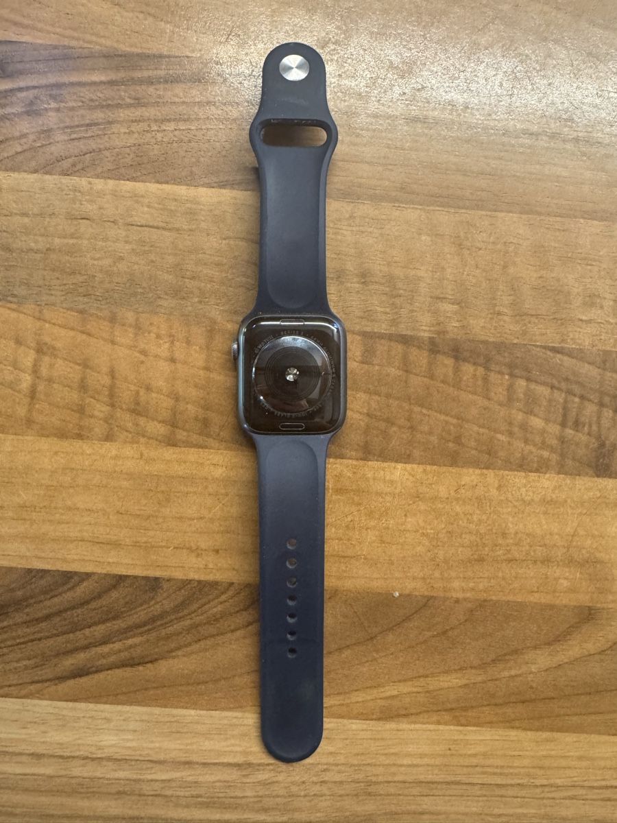 Apple Smartwatch: Apple Watch Series 5 44mm – Usato da Luzern venduto da zoe_qm6m 3