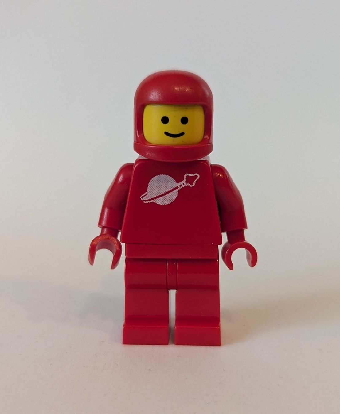 Lego Giocattoli: LEGO Red Classic Spaceman Minifigure – Usato da Trimbach venduto da BrickBase