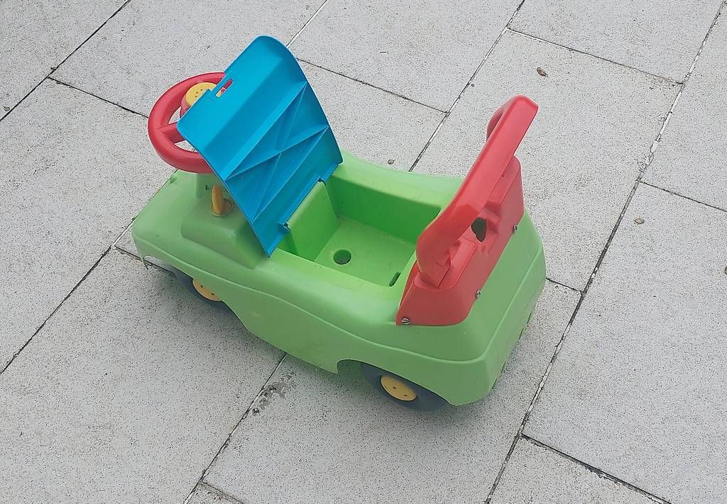 Veicoli per bambini: Voiturette enfant 2 à 4 ans – Usato da Morges venduto da pha_9xnc 1
