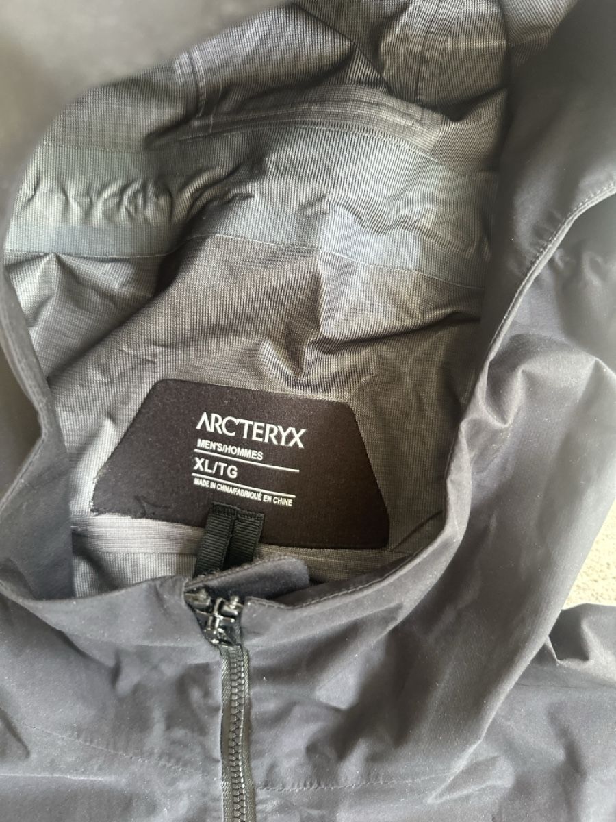 Arcteryx Vestes: Arcteryx GoreTex Regenjacke XL – Neuf (Voir description) à Ebmatingen par eri_8kbj 1