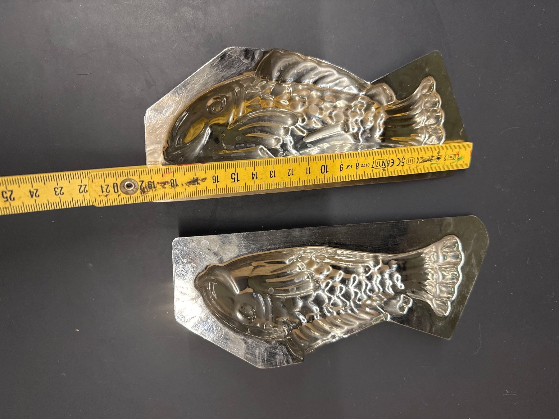 Teglie da forno: Ancien moule poisson 16cm schokoladenform – Usato da Lajoux JU venduto da Briard0 3