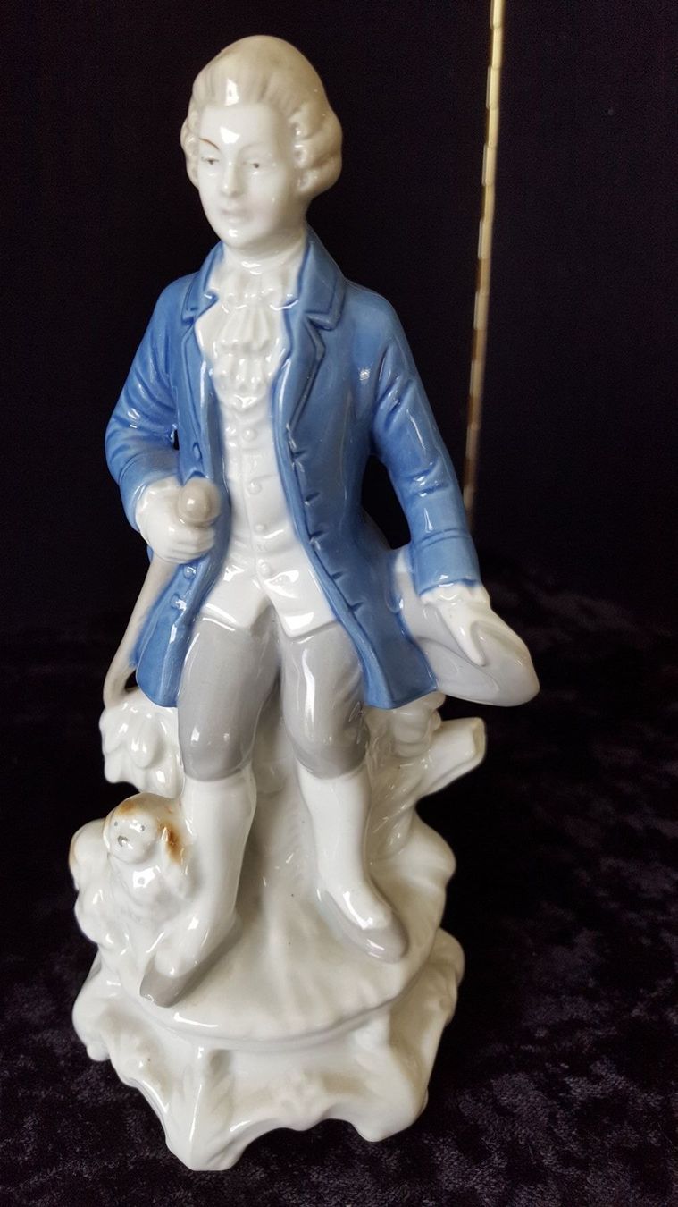 Figuren: 2 Porzellan - Figuren "GDR" – Gebraucht aus Reinach von 3Guggerli 4