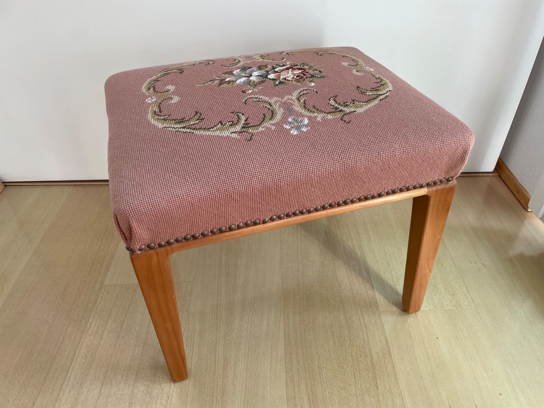 Sgabelli: Gobelin Hocker – Usato da St. Gallen venduto da rap_wm5l 2