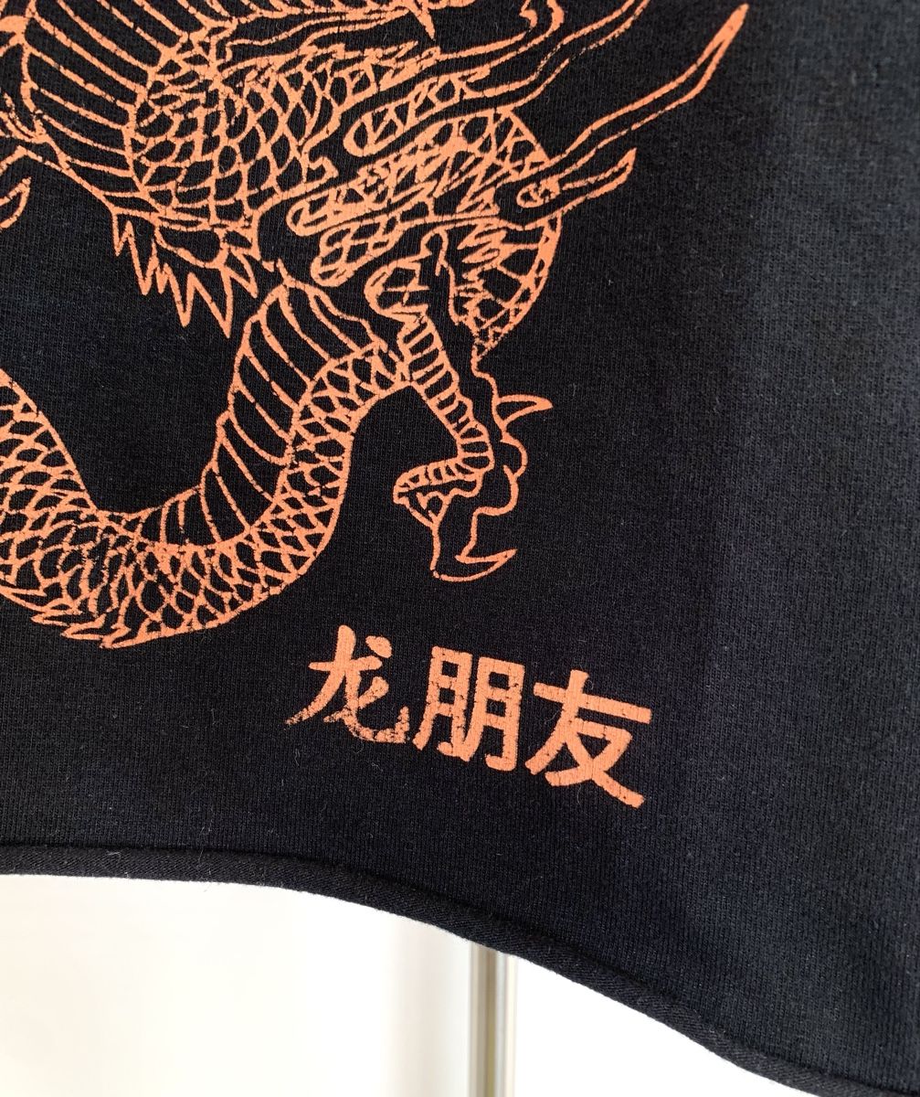Tops: Schwarzes Crop Top mit Drachen Print - Grösse L – Gebraucht aus Düdingen von Hiron_o7 1