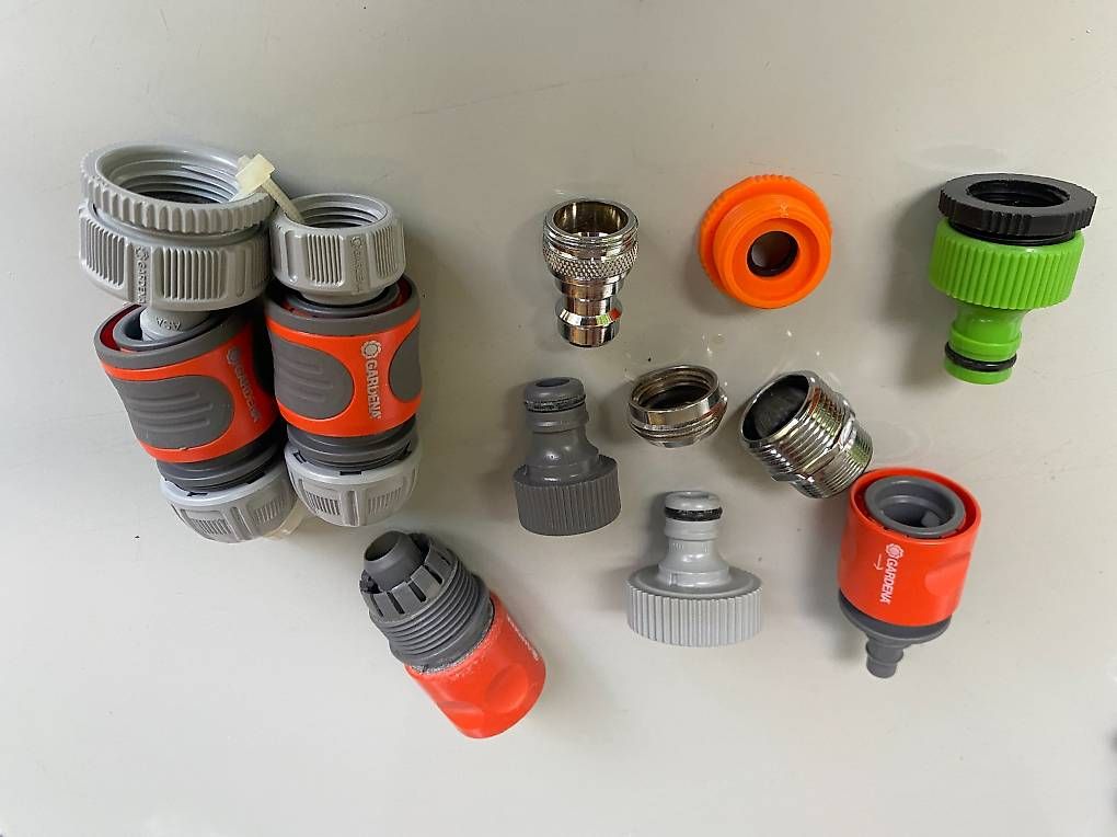 Gardena Unità & Adattatore: Diverse Gartenschlauch-Adapter (Gardena) – Usato da Hergiswil NW venduto da Mj13 1