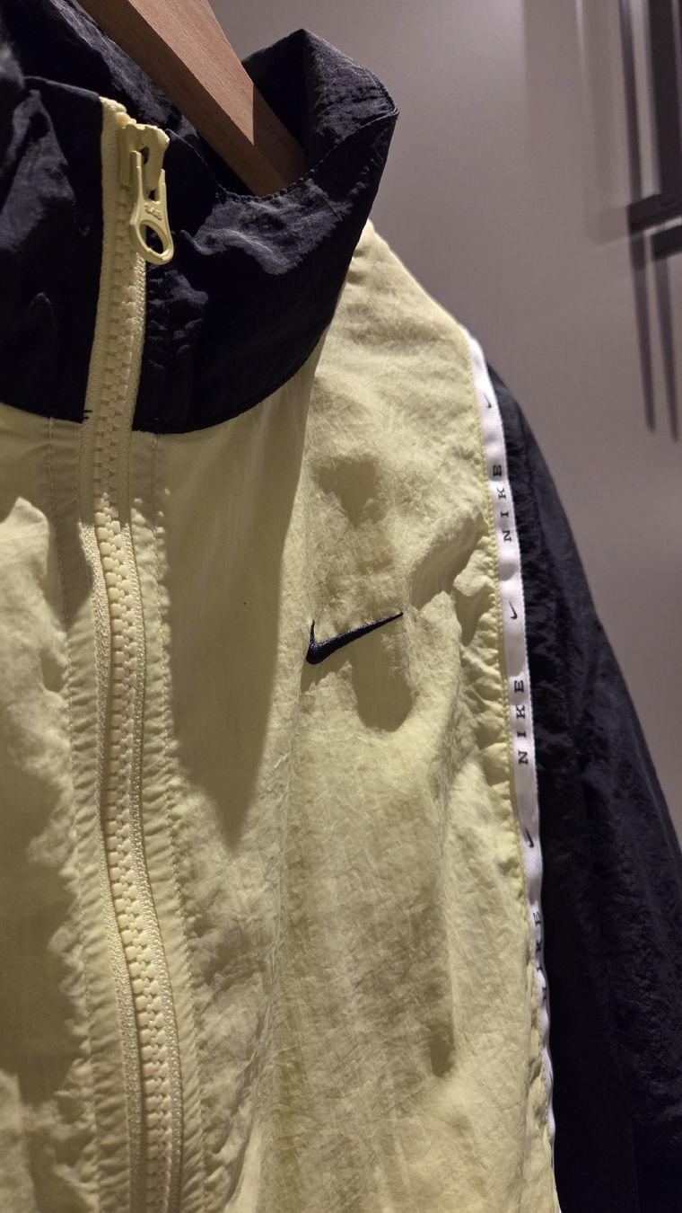 Nike Giacche: Nike Vintage Jacke – Usato da Tentlingen venduto da Damlaja 2