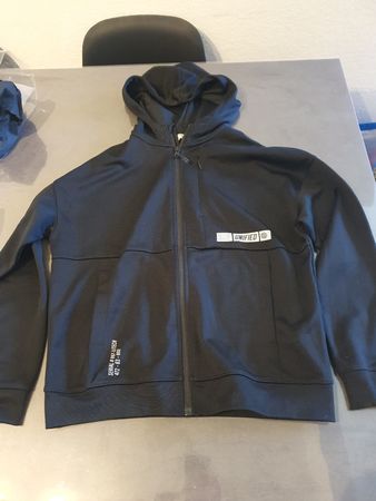 H&M Hoodie Gr. 146/152 Schwarz - Perfekt für den Übergang!