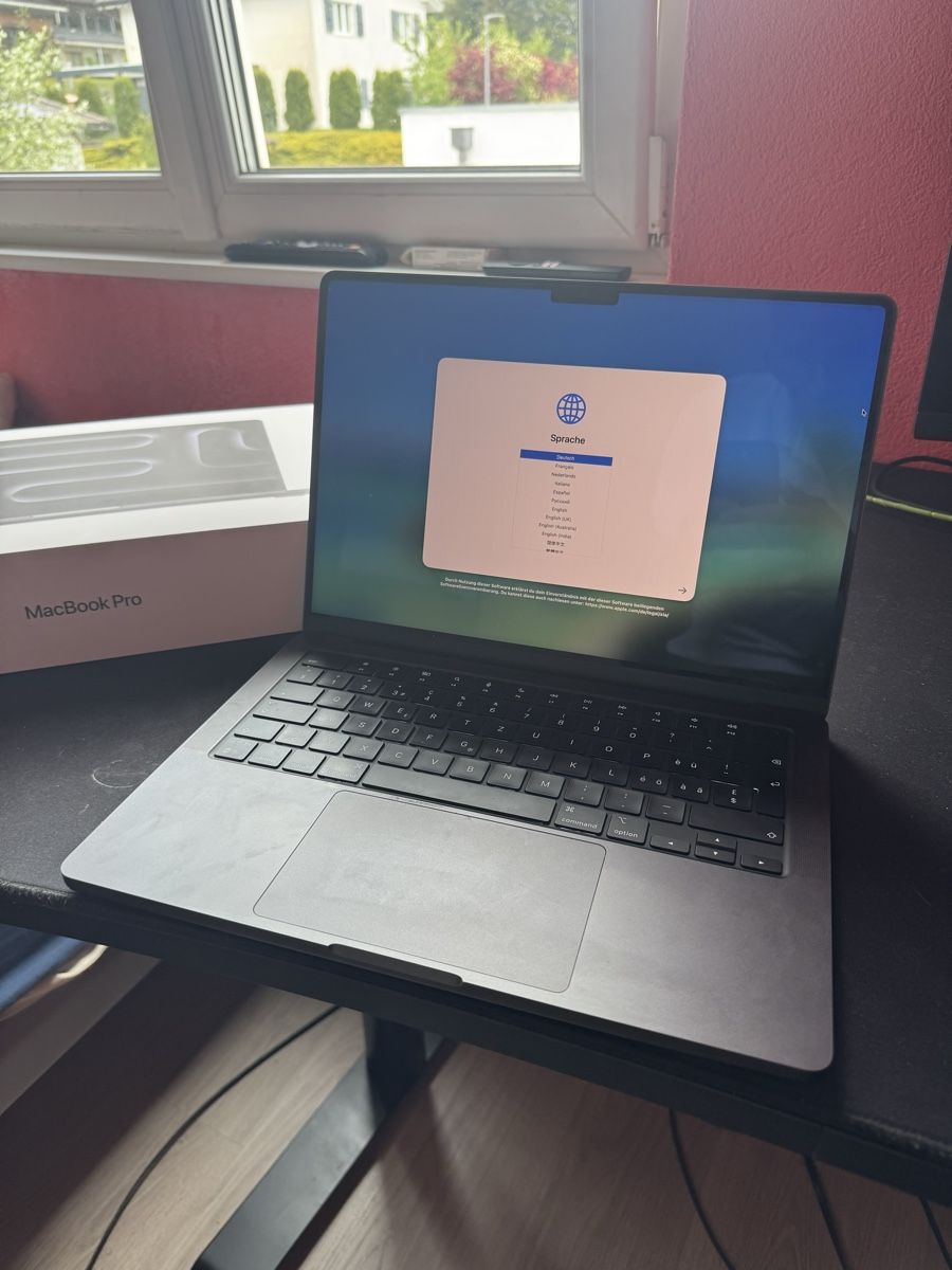 Apple Notebook: Apple MacBook Pro 14 - 2024 – Nuovo (secondo la descrizione) da Saignelégier venduto da Instant-Key-Pro